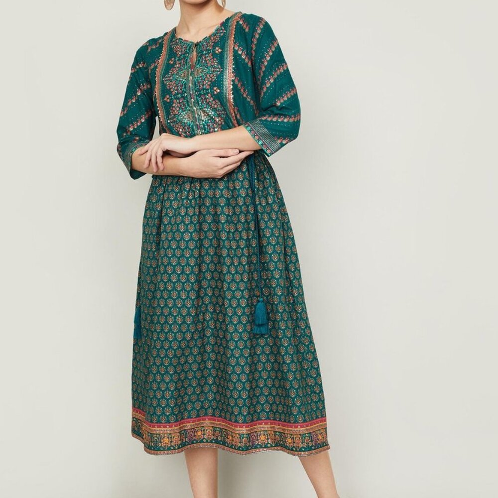 Women Printed Keyhole Neck Flared Dress